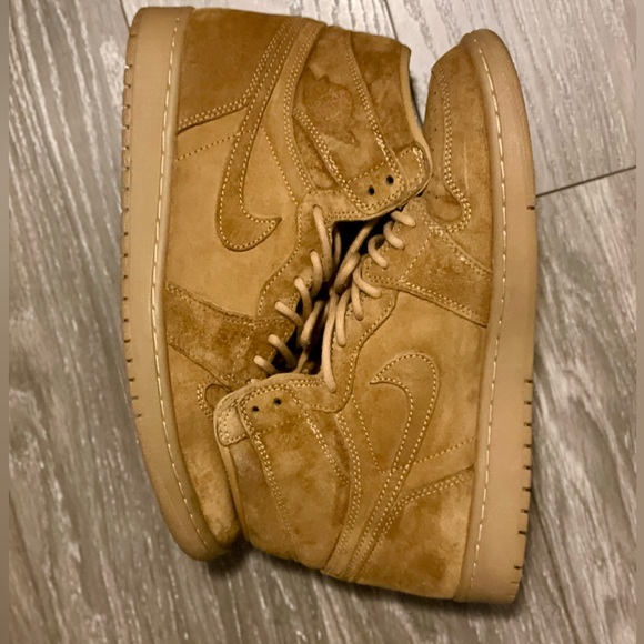 Air Jordan 1 Wheat - VNDS, No OG box. VERY clean with that interesting color. - Picture 8 of 9